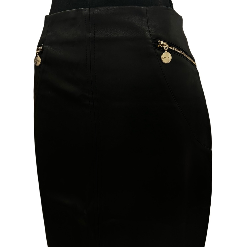 length) skirt with gold zipper detail #pencilskirt